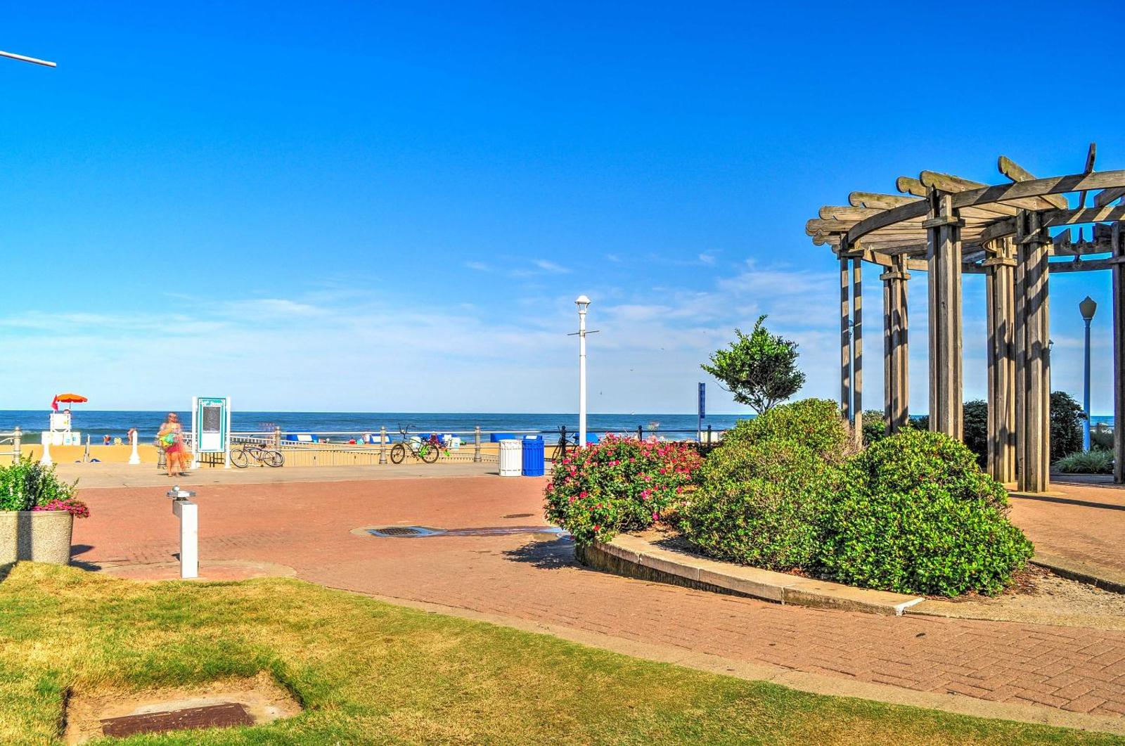 Oceanfront Virginia Beach Studio with Pool Access! Main image 2